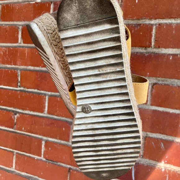 Yellow espadrilles sandals - Picture 4 of 8